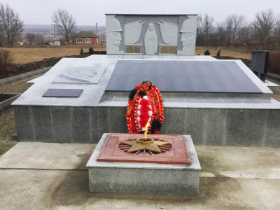 Братская могила 47 воинов Советской армии, погибших в 1943 гг..